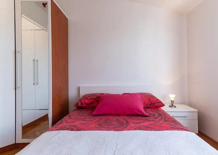 Apartment Zadar شقة *