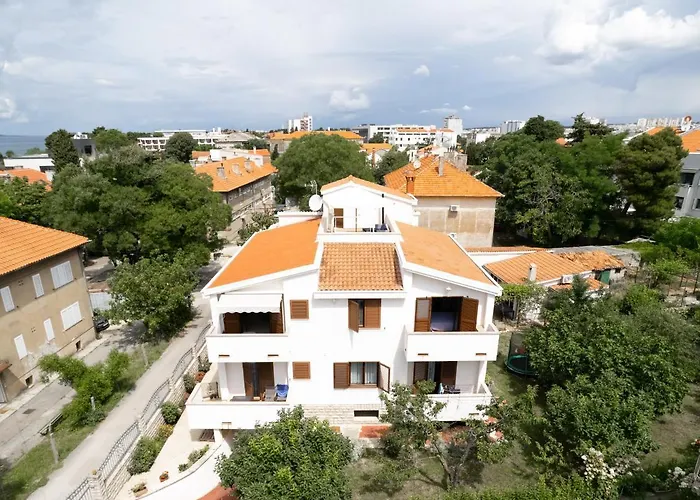 Apartment Zadar شقة *