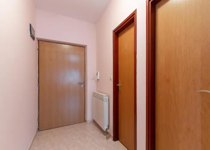 Apartment Zadar شقة *