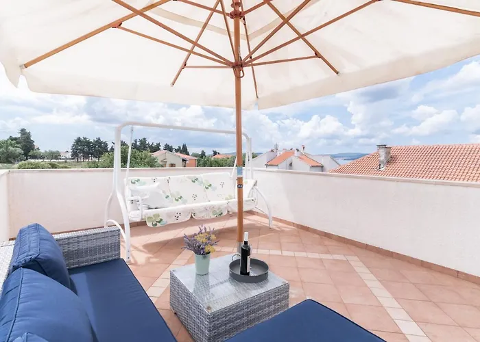 Apartment Zadar شقة