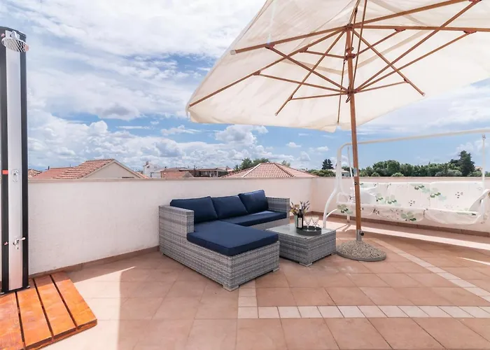 Apartment Zadar شقة